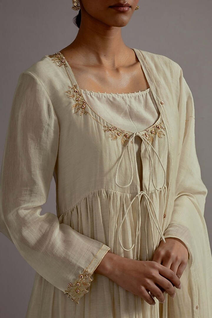 Ivory Chanderi Boota Embroidered Gathered Wedding Anarkali Set by Deep thee at Pernia's Pop Up Shop
