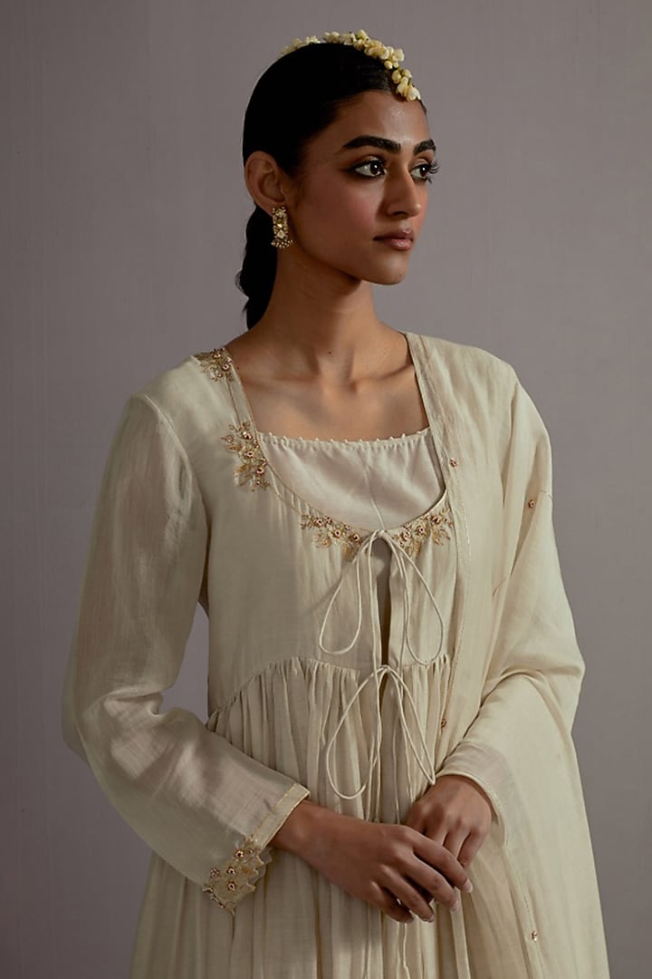 Ivory Chanderi Boota Embroidered Gathered Wedding Anarkali Set by Deep thee at Pernia's Pop Up Shop