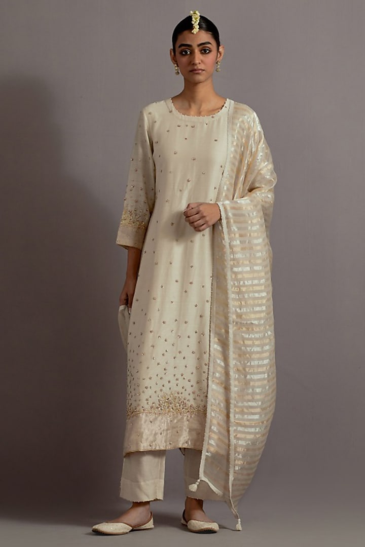 Ivory Chanderi Zardosi Embroidered Straight Kurta Set by Deep thee at Pernia's Pop Up Shop