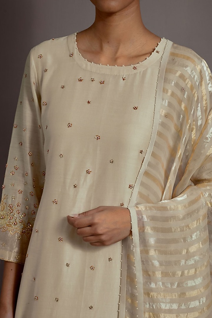 Ivory Chanderi Zardosi Embroidered Straight Kurta Set by Deep thee at Pernia's Pop Up Shop