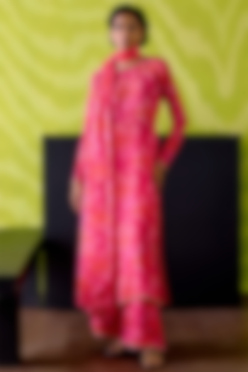 Fuchsia Pink Crepe Silk Floral Printed Kurta Set by Deep thee at Pernia's Pop Up Shop