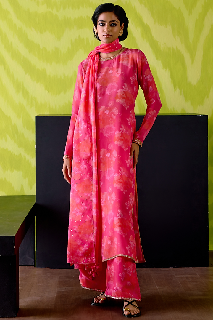 Fuchsia Pink Crepe Silk Floral Printed Kurta Set by Deep thee at Pernia's Pop Up Shop