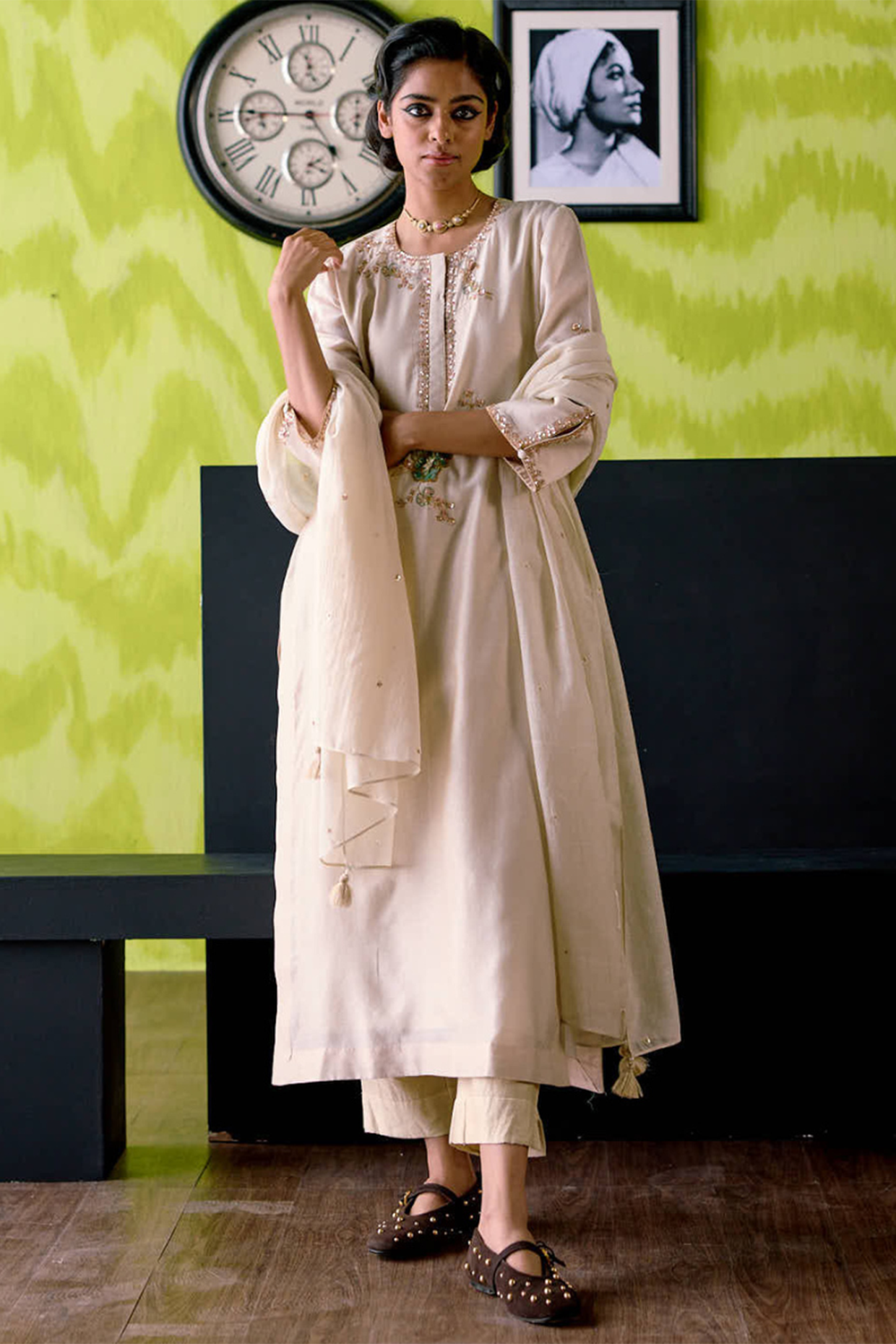 Ivory Chanderi Floral Applique Work Kurta Set by Deep thee at Pernia's Pop Up Shop