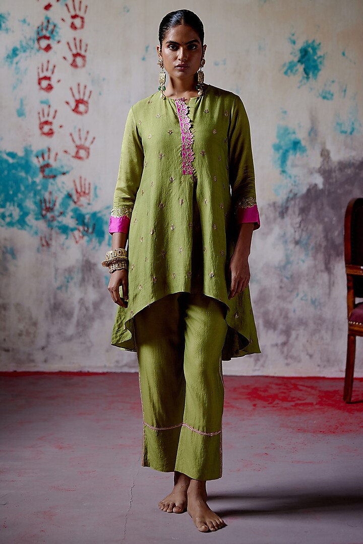 Olive Silk Embroidered Kurta Set by Deep Thee at Pernia's Pop Up Shop