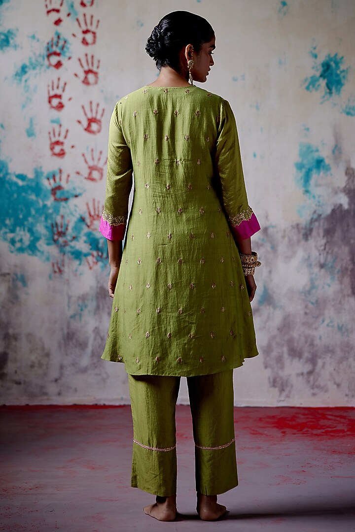Olive Silk Embroidered Kurta Set by Deep Thee at Pernia's Pop Up Shop