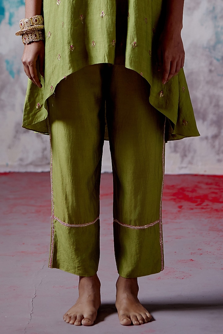 Olive Silk Embroidered Kurta Set by Deep Thee at Pernia's Pop Up Shop