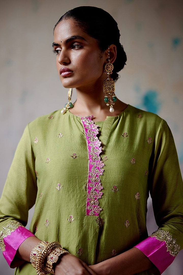 Olive Silk Embroidered Kurta Set by Deep Thee at Pernia's Pop Up Shop