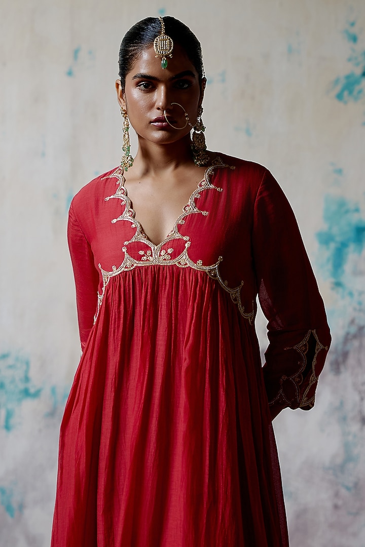 Red Chanderi Zardosi Embroidered Kurta Set by Deep Thee at Pernia's Pop Up Shop