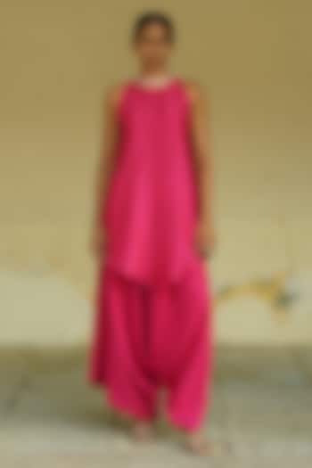 Fuchsia Silk Hand Embroidered Tunic Set by Deep thee at Pernia's Pop Up Shop