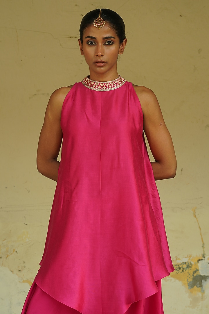 Fuchsia Silk Hand Embroidered Tunic Set by Deep thee at Pernia's Pop Up Shop