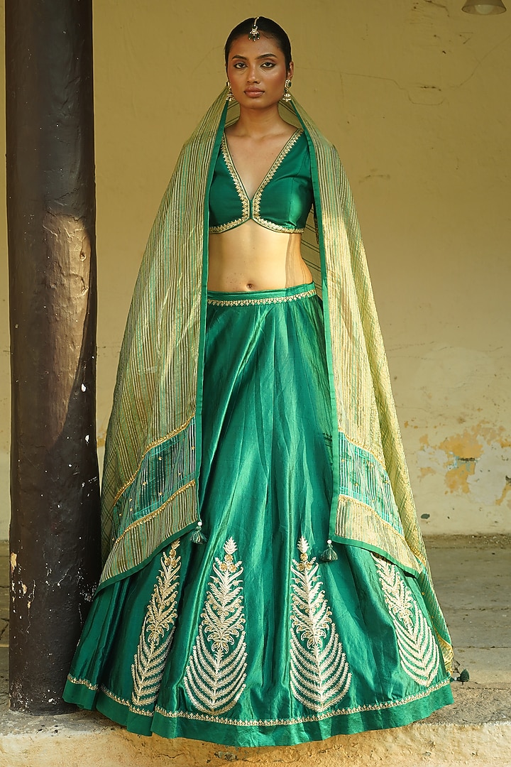 Emerald Green Silk Hand Embroidered Bridal Lehenga Set by Deep thee at Pernia's Pop Up Shop