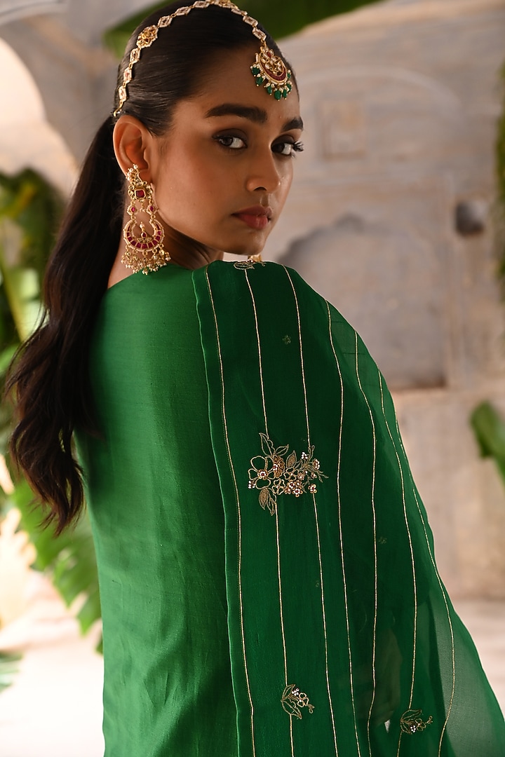 Green Chanderi Zardosi Embroidered Kurta Set by Deep Thee at Pernia's Pop Up Shop