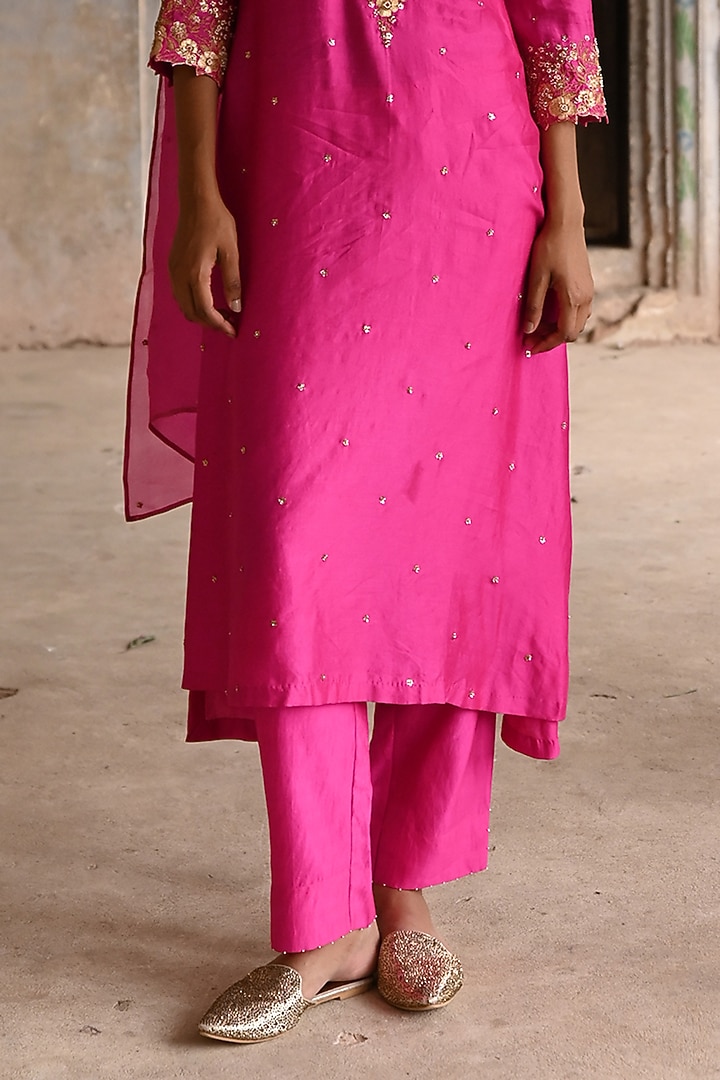 Fuchsia Pink Silk Jaal Embroidered A-Line Kurta Set by Deep Thee at Pernia's Pop Up Shop