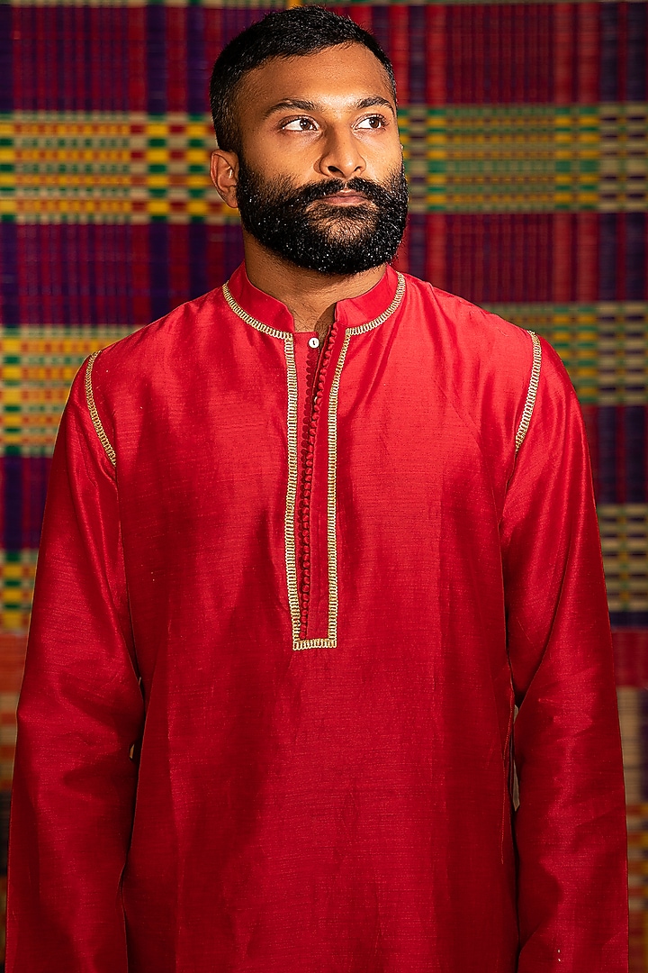 Pinkish Red Hand Embroidered Kurta Set by Deep Thee Men at Pernia's Pop Up Shop