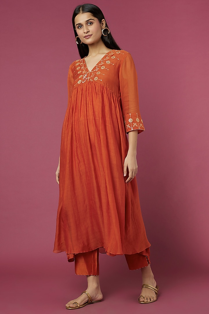 Rust Hand Embroidered Kurta Set by Deep thee