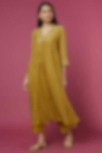 Molten Gold Yellow Embroidered Kurta Set by Deep thee at Pernia's Pop Up Shop