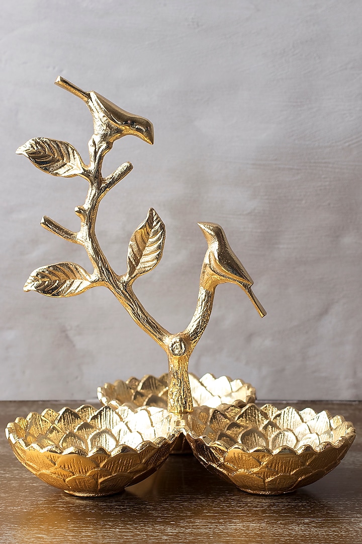 Gold Metal Centerpiece by The 7 DeKor at Pernia's Pop Up Shop