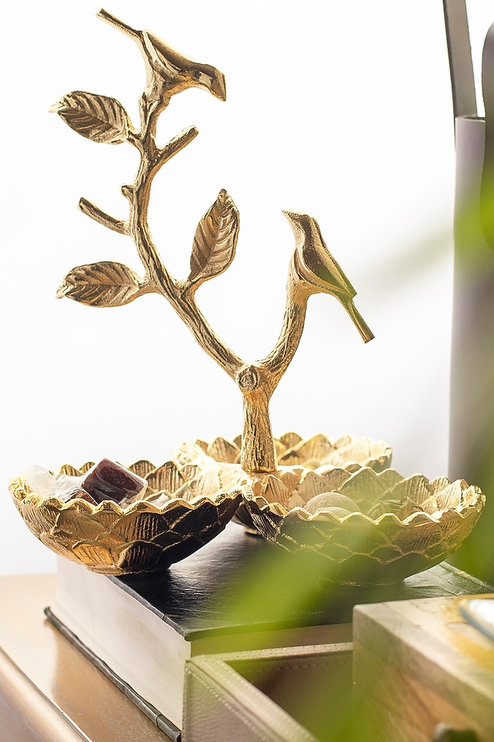Gold Metal Centerpiece by The 7 DeKor at Pernia's Pop Up Shop