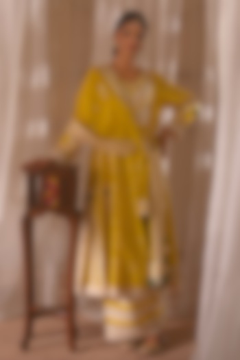 Mustard Chanderi Thread Embroidered Kalidar Kurta Set by Desho couture at Pernia's Pop Up Shop