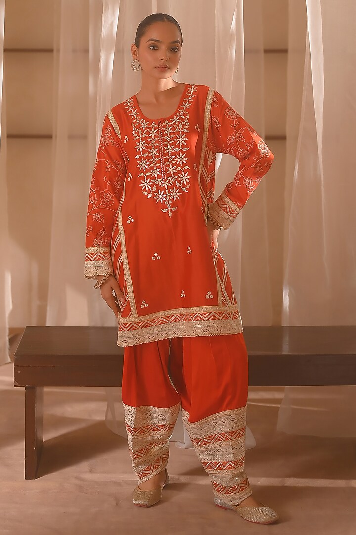 Rust Chanderi Thread Embroidered Short Kurta Set by Desho couture at Pernia's Pop Up Shop