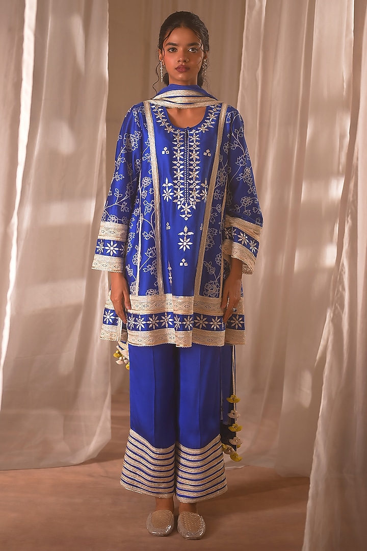 Blue Chanderi Resham Embroidered Short Kurta Set by Desho couture at Pernia's Pop Up Shop