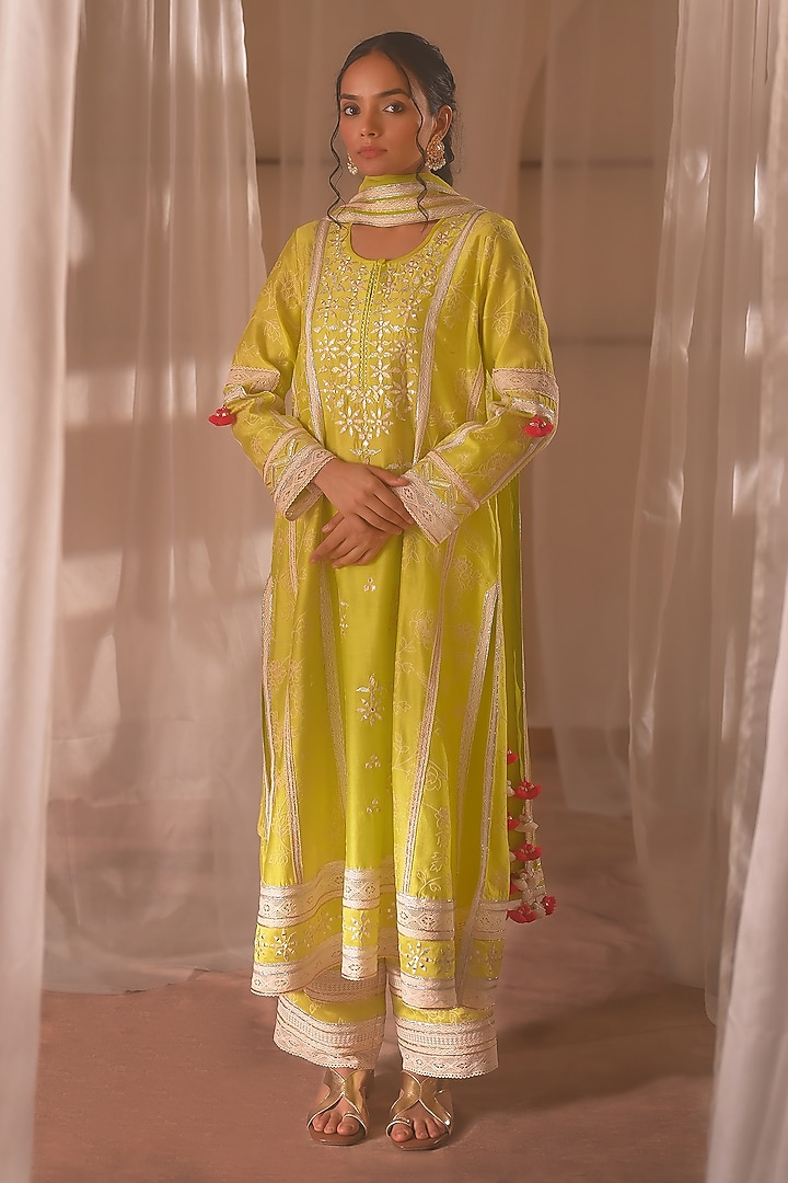 Parrot Green Chanderi Resham Embroidered Long Kurta Set by Desho couture at Pernia's Pop Up Shop