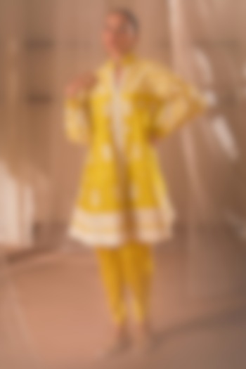 Mustard Chanderi Resham Embroidered Kurta Set by Desho couture at Pernia's Pop Up Shop