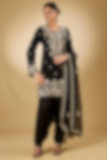 Black Georgette Aari Resham Embroidered A-Line Short Kurta Set by Desho couture at Pernia's Pop Up Shop