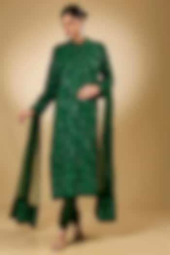 Green Georgette Aari Resham Embroidered Kurta Set by Desho couture at Pernia's Pop Up Shop