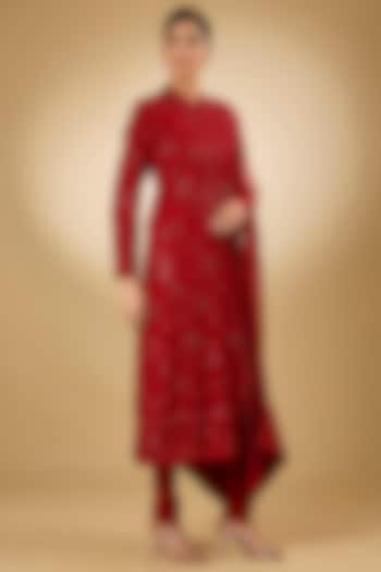 Red Georgette Aari Resham Embroidered Kurta Set by Desho couture at Pernia's Pop Up Shop