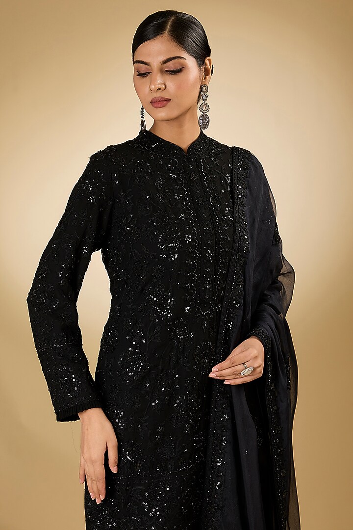 Black Georgette Aari Resham Embroidered Short Kurta Set by Desho couture at Pernia's Pop Up Shop