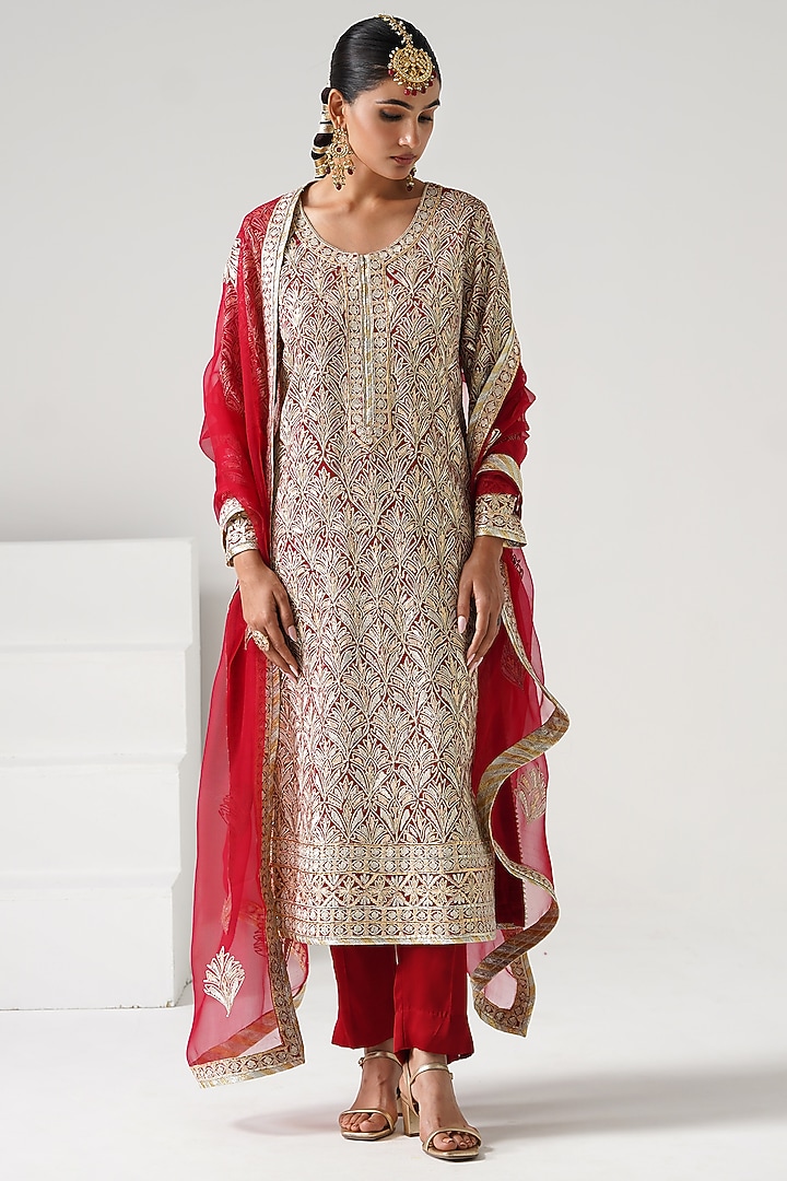 Red Georgette Embroidered Long Kurta Set by Desho couture at Pernia's Pop Up Shop