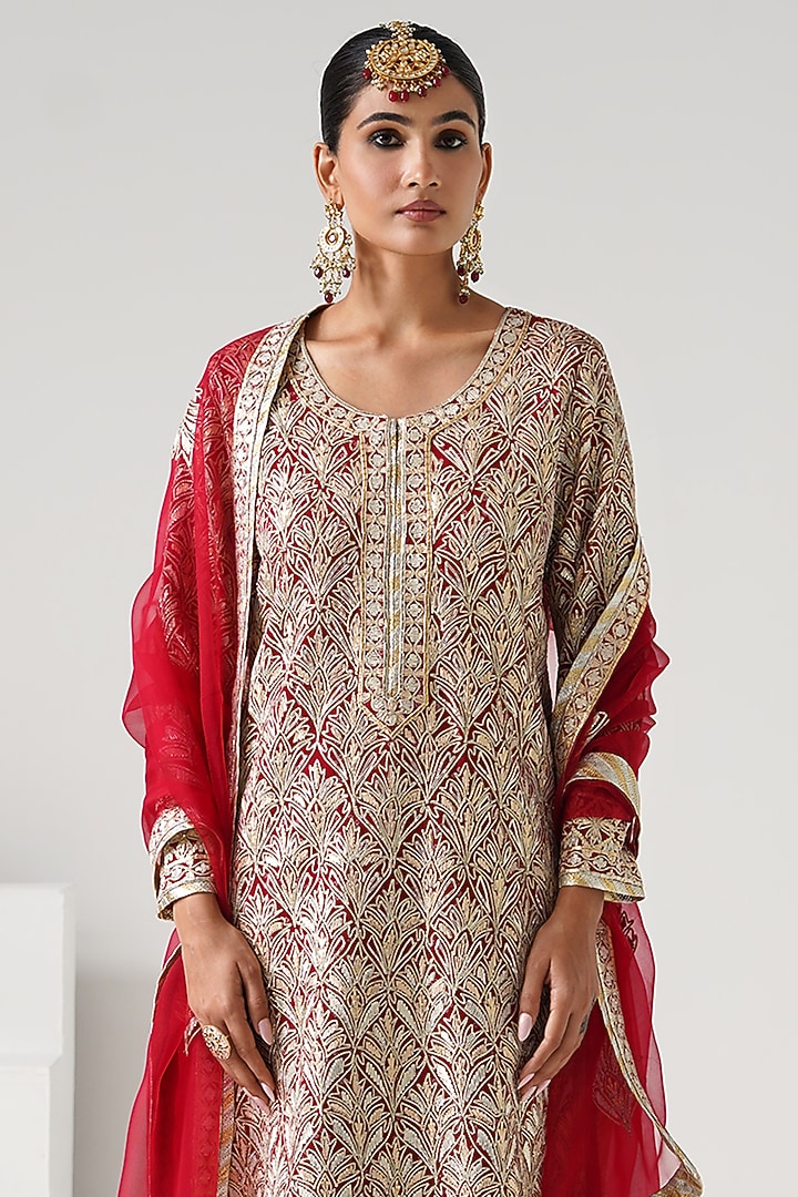 Red Georgette Embroidered Long Kurta Set by Desho couture at Pernia's Pop Up Shop