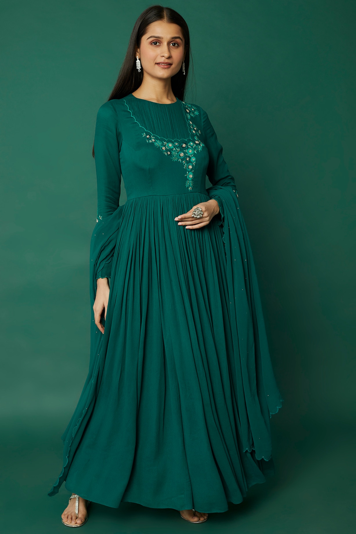 Emerald Green Crepe Embroidered Anarkali Set by Desi Vastra at Pernia's Pop  Up Shop 2026