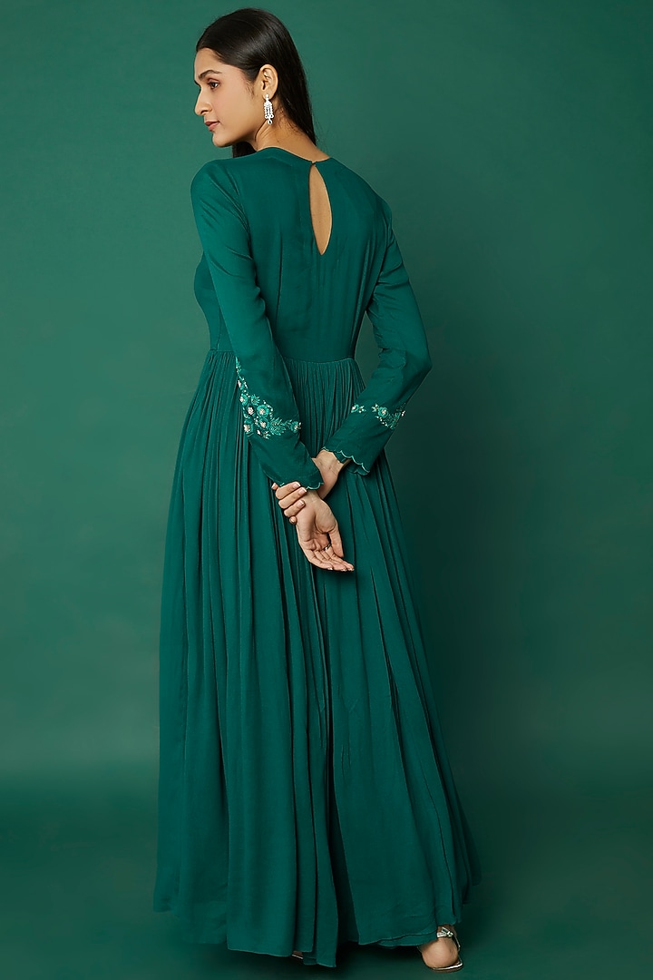 Emerald Green Crepe Embroidered Anarkali Set by Desi Vastra at Pernia's Pop  Up Shop 2026