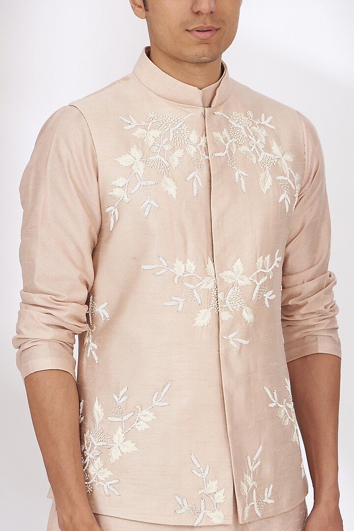 Peach Raw Silk Hand Embroidered Bundi Set by Dev Kumar at Pernia's Pop Up Shop