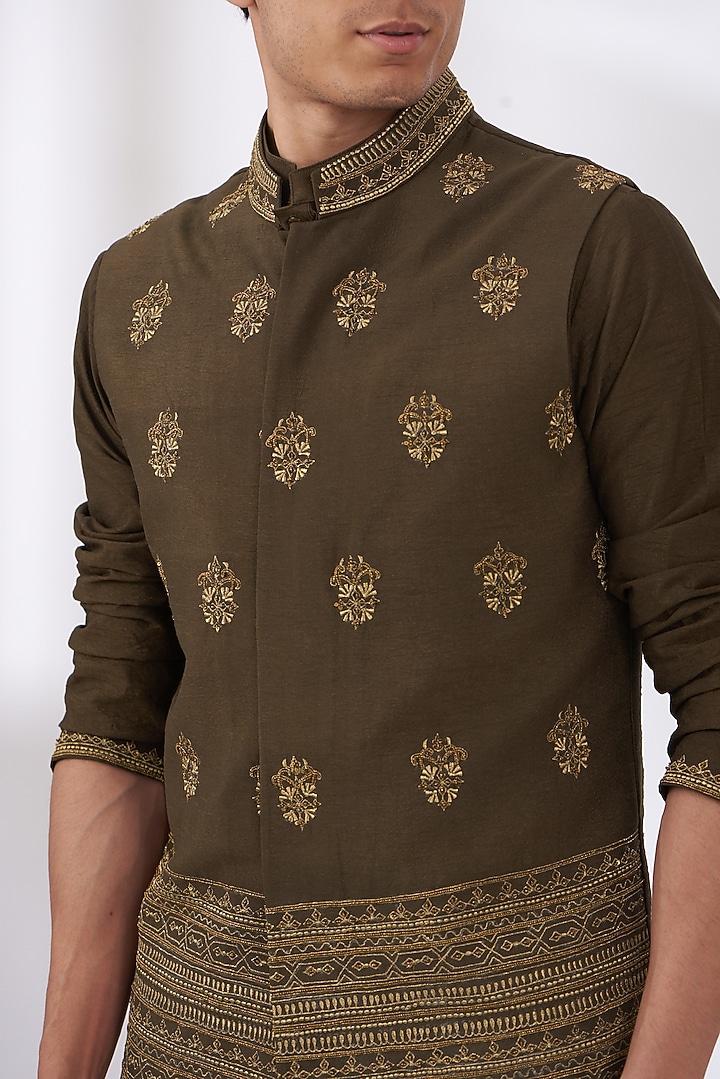 Mehendi Green Raw Silk Hand Embroidered Bundi Set by Dev Kumar at Pernia's Pop Up Shop