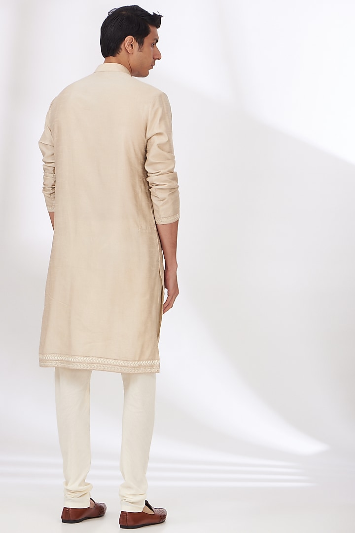Peach Raw Silk Hand Embroidered Bundi Set by Dev Kumar at Pernia's Pop Up Shop