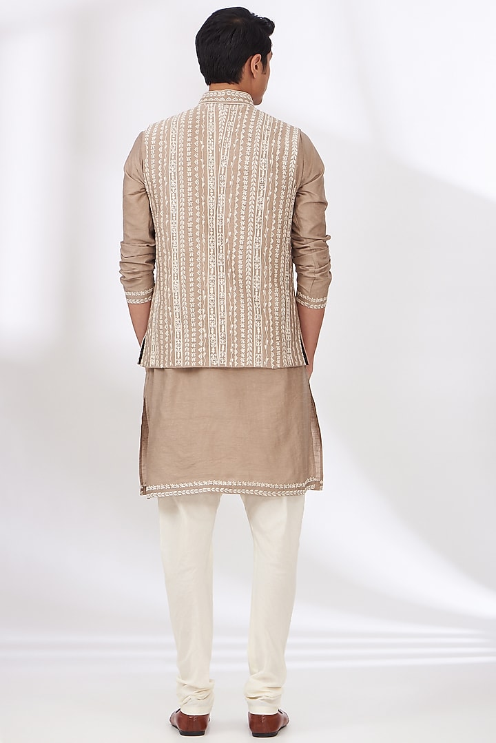 Champagne Gold Raw Silk Hand Embroidered Bundi Set by Dev Kumar at Pernia's Pop Up Shop