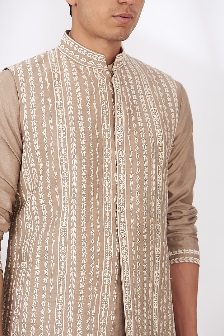 Champagne Gold Raw Silk Hand Embroidered Bundi Set by Dev Kumar at Pernia's Pop Up Shop