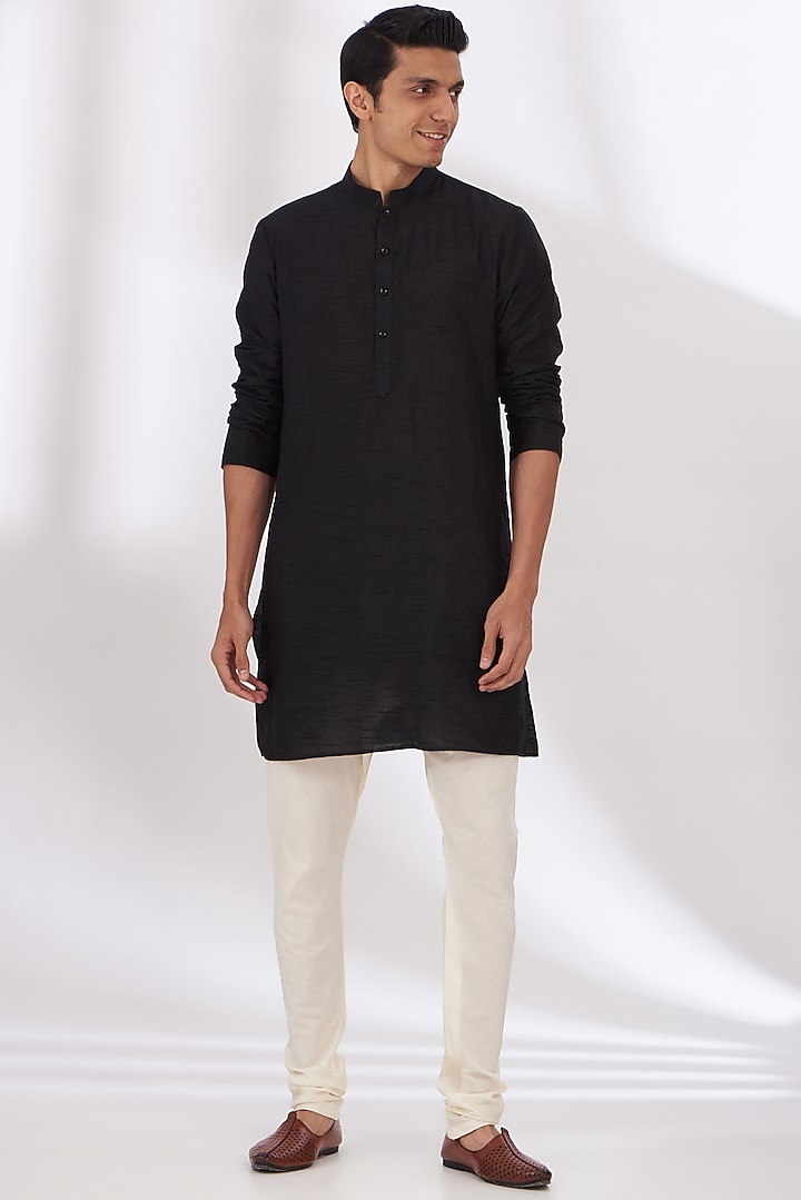 Black Raw Silk Hand Embroidered Bundi Set by Dev Kumar at Pernia's Pop Up Shop