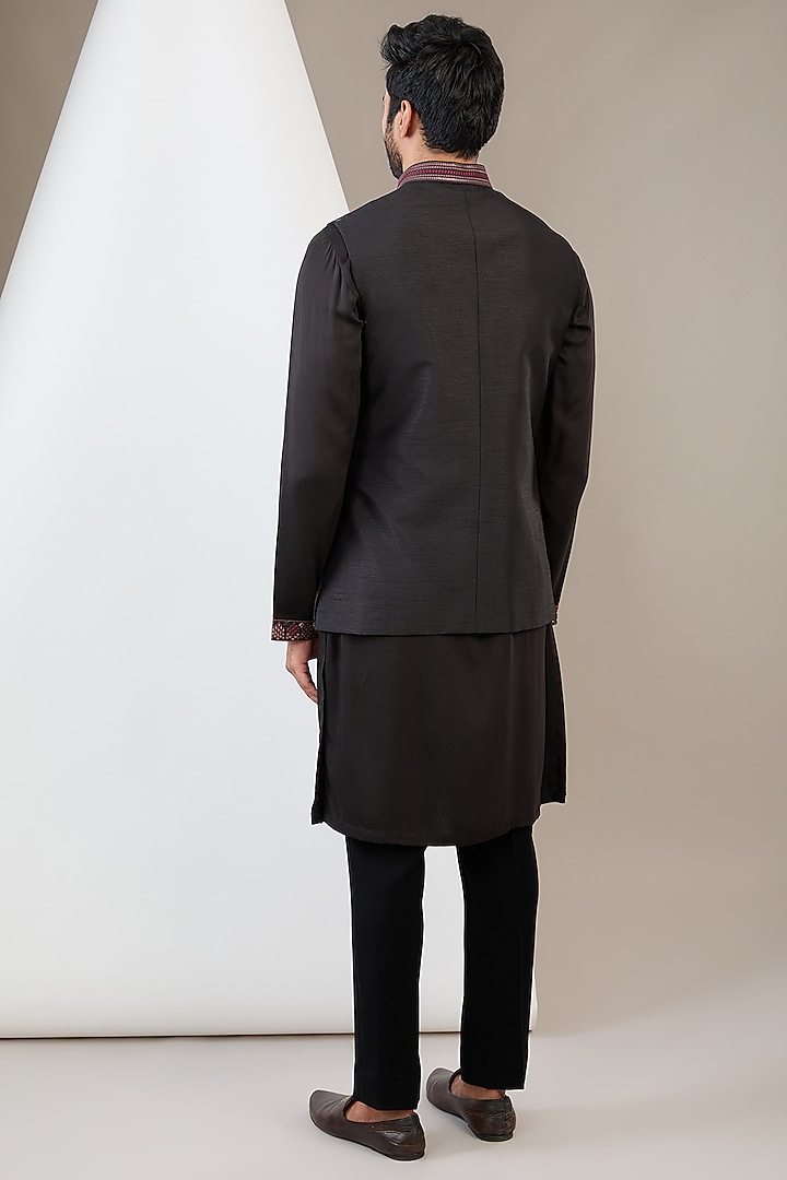 Black Raw Silk Machine Embroidered Bundi Jacket Set by Dev Kumar at Pernia's Pop Up Shop