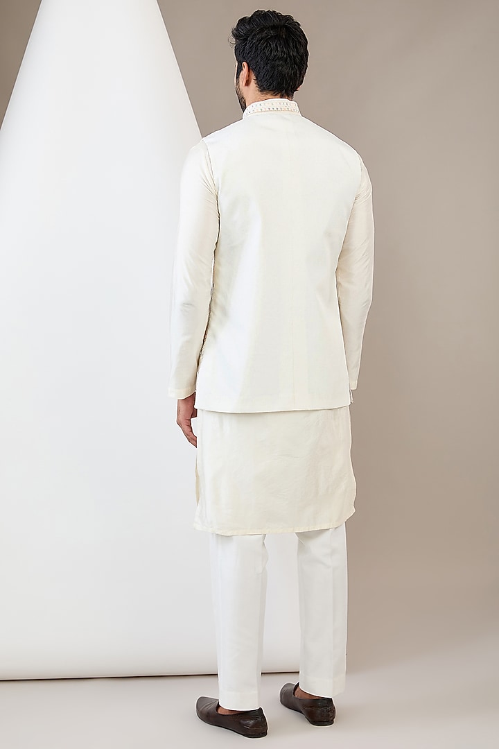 White Raw Silk Hand Embroidered Bundi Jacket Set by Dev Kumar at Pernia's Pop Up Shop