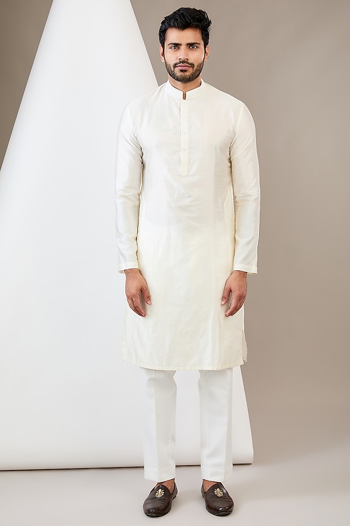 White Raw Silk Hand Embroidered Bundi Jacket Set by Dev Kumar at Pernia's Pop Up Shop