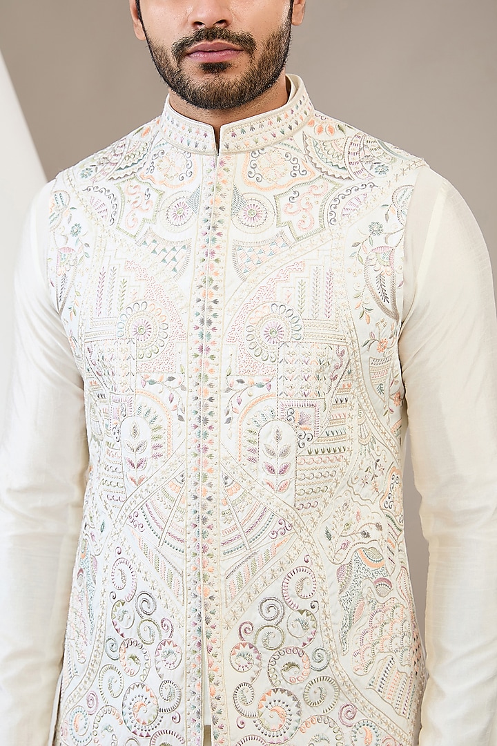 White Raw Silk Hand Embroidered Bundi Jacket Set by Dev Kumar at Pernia's Pop Up Shop