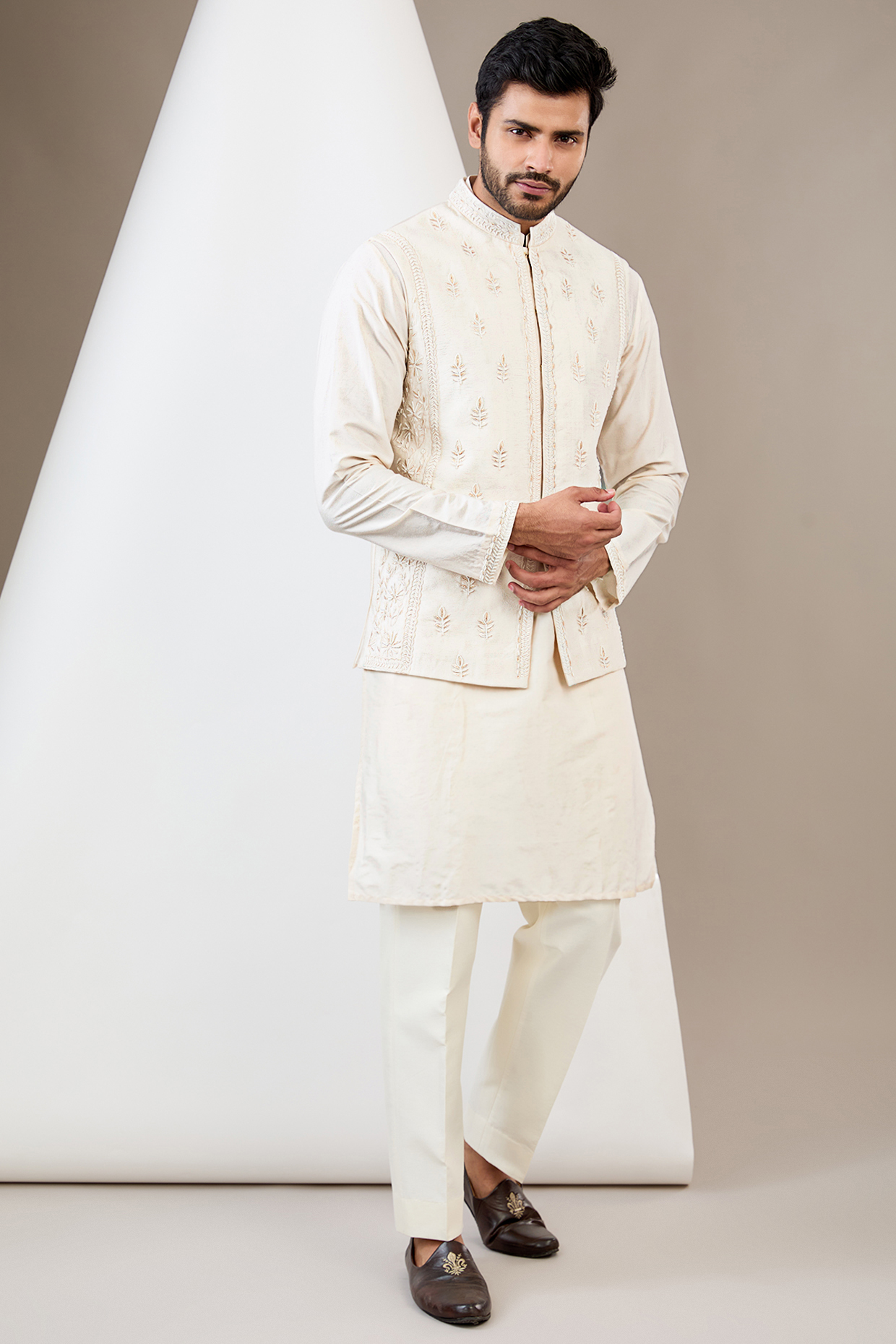Ivory Raw Silk Resham & Cutdana Embroidered Bundi Jacket Set by Dev Kumar at Pernia's Pop Up Shop