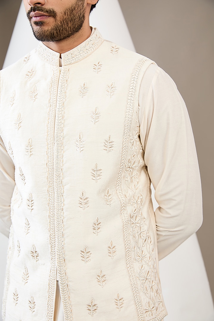 Ivory Raw Silk Resham & Cutdana Embroidered Bundi Jacket Set by Dev Kumar at Pernia's Pop Up Shop