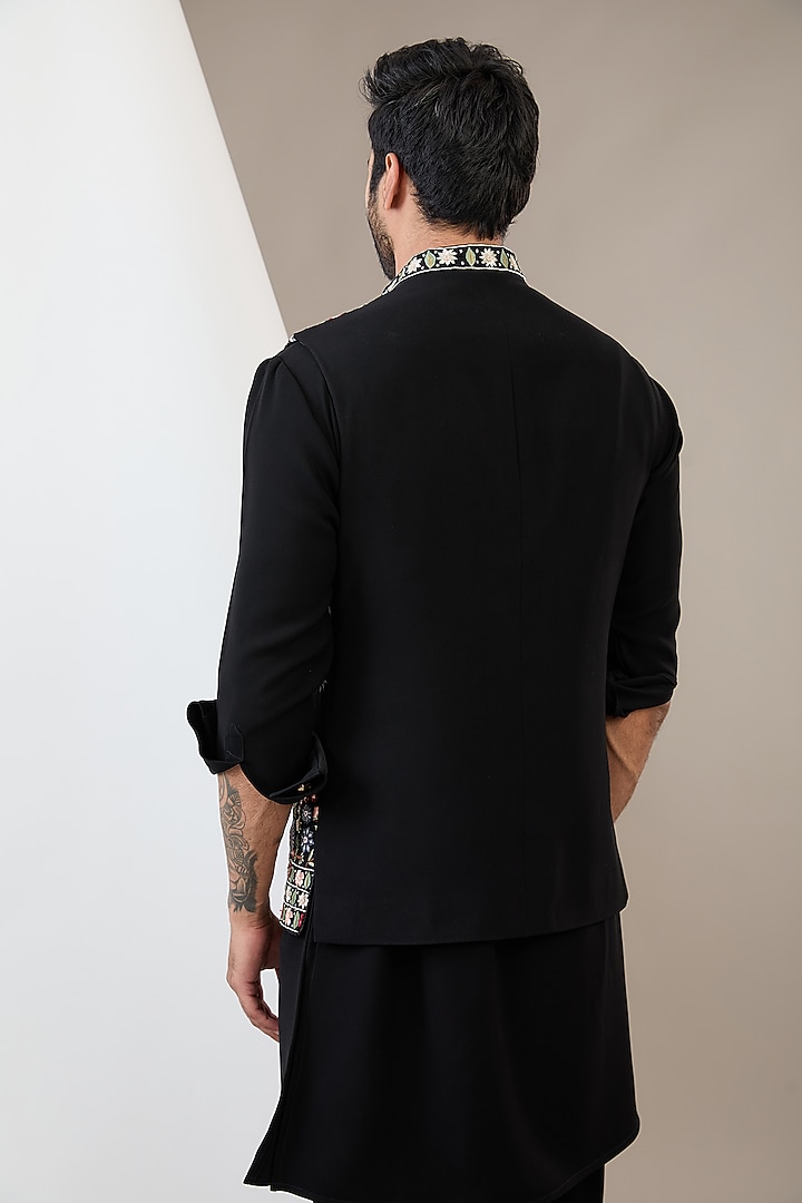 Black Italian Crepe Resham Embroidered Bundi Jacket Set by Dev Kumar at Pernia's Pop Up Shop
