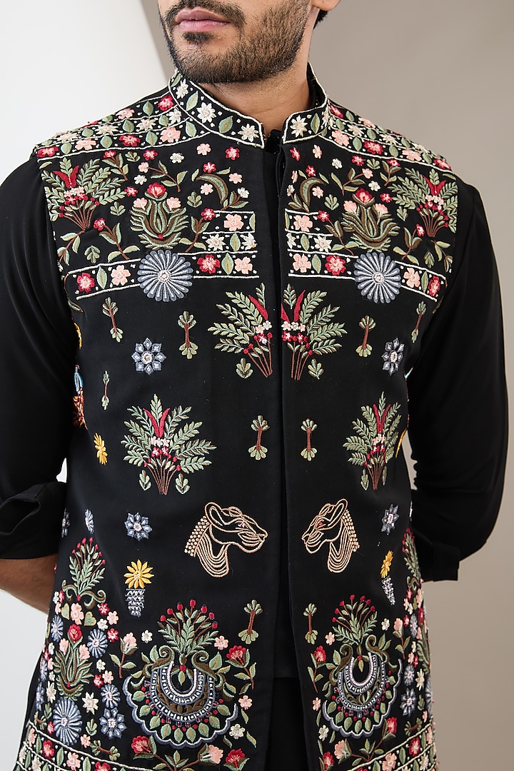 Black Italian Crepe Resham Embroidered Bundi Jacket Set by Dev Kumar at Pernia's Pop Up Shop