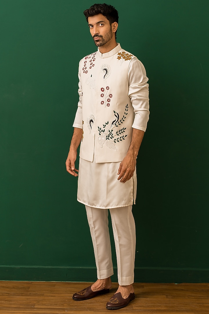 Ivory Italian Crepe Resham Embroidered Bundi Jacket Set by Dev Kumar at Pernia's Pop Up Shop